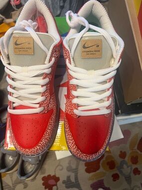 Nike SB Dunk Low OG QS Box Label - Chile Red/Clear/White brand new stingwater